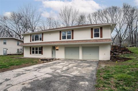 Photo of 1508 NANCY Lane, Liberty, MO 64068 (MLS # 2610241)