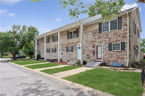 Photo of 8350 Woodward Street, Overland Park, KS 66212 (MLS # 2622562)