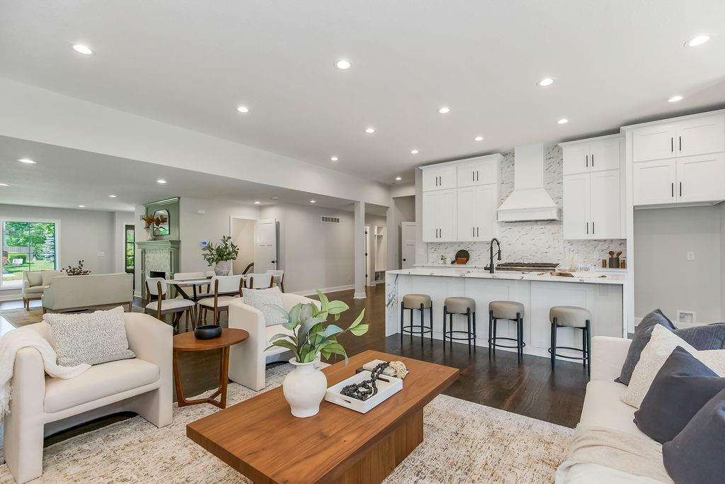 2201 W 74th Street