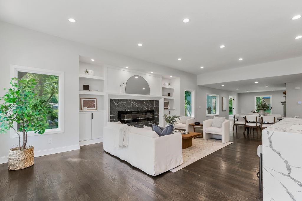 2201 W 74th Street