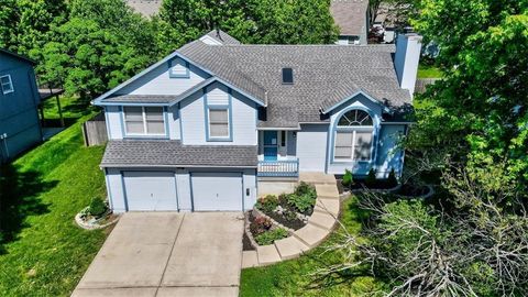 Photo of 15612 Barkley Street, Overland Park, KS 66223 (MLS # 2565102) Photo of 15612 Barkley Street, Overland Park, KS 66223 (MLS # 2565102)