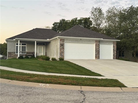 Photo of 1925 Carter Court, Liberty, MO 64068 (MLS # 2646304)