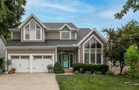 Photo of 8910 W 132nd Terrace, Overland Park, KS 66213 (MLS # 2648569)