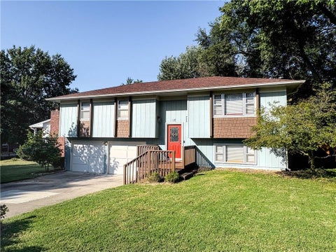 Photo of 115 Fairview Avenue, Warrensburg, MO 64093 (MLS # 2642417)