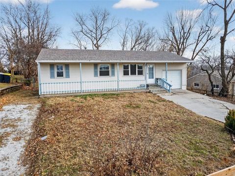 Photo of 3701 N Cypress Avenue, Kansas City, MO 64117 (MLS # 2616152)
