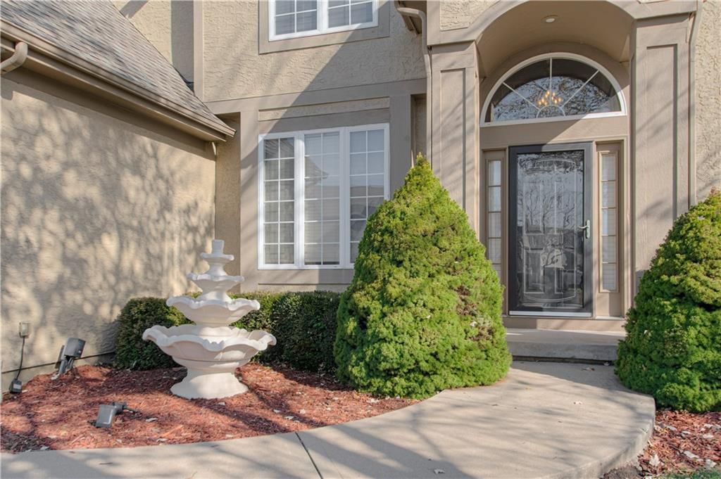 Photo of 304 NE Hidden Valley Way, Lees Summit, MO 64064 (MLS # 2619059)