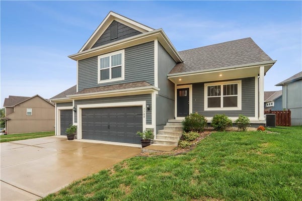 7700 N LAWN AVE, KANSAS CITY, MO 64119 - Image 7226901e1a5ea76a009a0fb76a34dcd3/1128955179