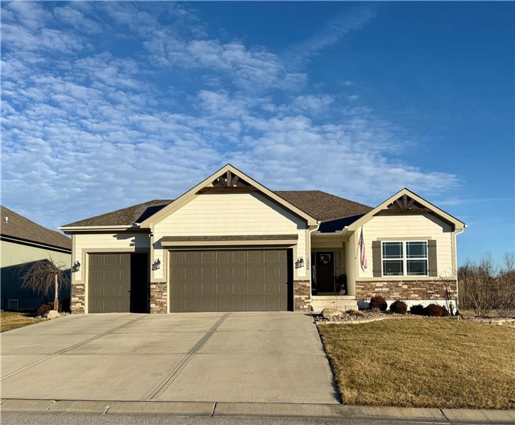 Photo of 1300 NW Crestwood Drive, Grain Valley, MO 64029 (MLS # 2596708)