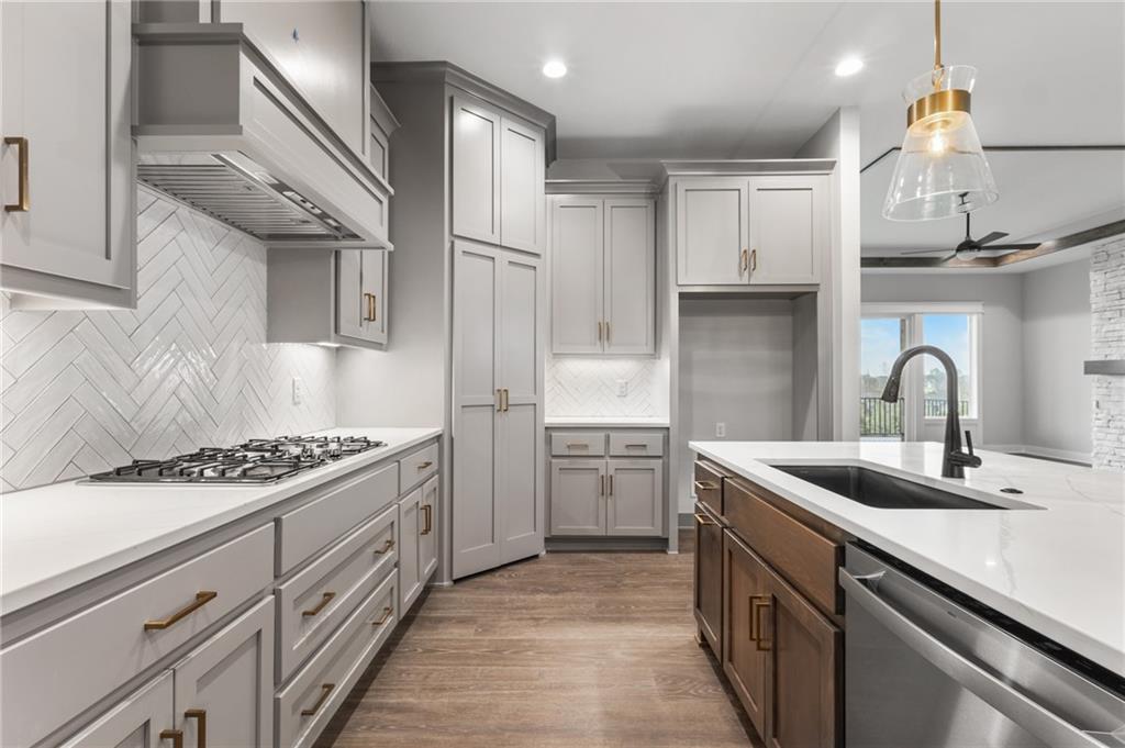 1128 SW Whitby Drive