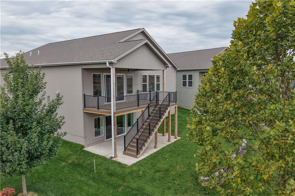 1128 SW Whitby Drive