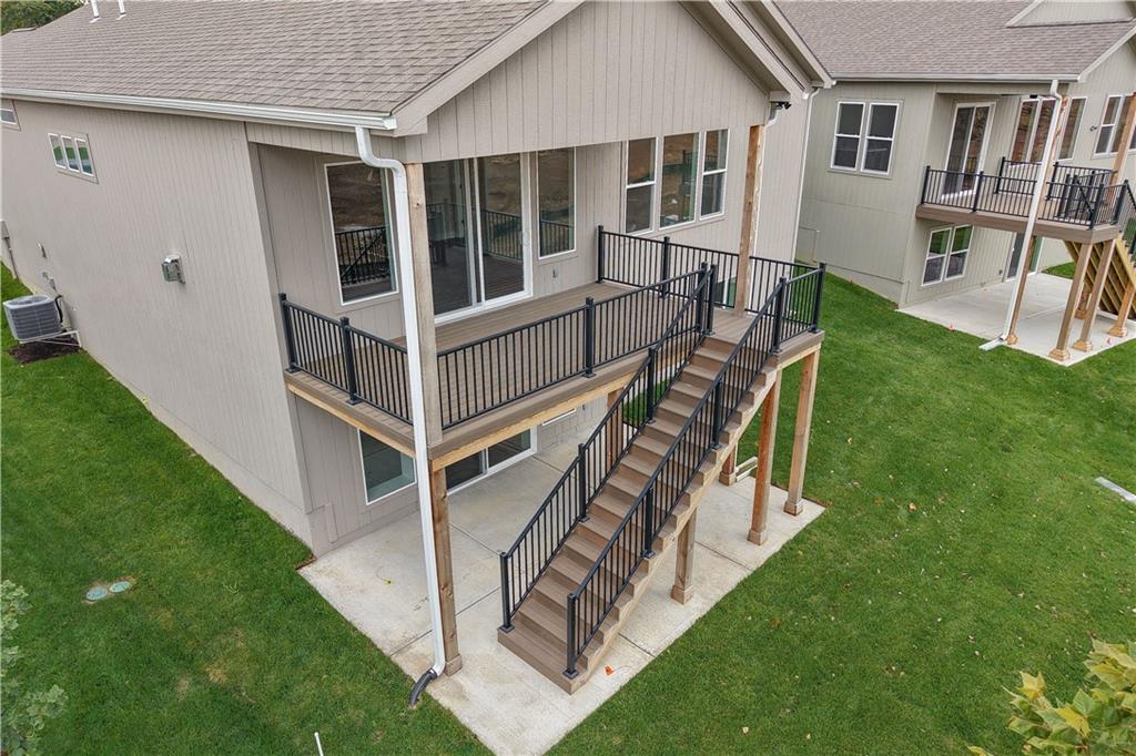 1128 SW Whitby Drive