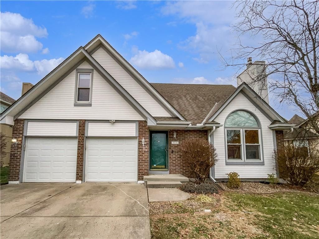 Photo of 4705 Creek Side Lane, Blue Springs, MO 64015 (MLS # 2592264)