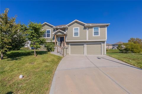 Photo of 21708 North Ridge, Peculiar, MO 64078 (MLS # 2566528)
