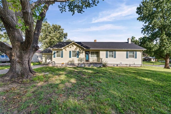 945 S SYCAMORE ST, OTTAWA, KS 66067 - Image 7256837b02f8de2bbfc764c829d2ac10/1615001071