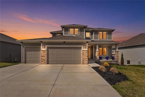 7080 NW Forest Lakes Drive, Parkville, MO 64152 - #: 2610427