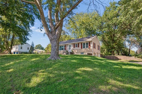 Tiny photo for 1024 Orchard Avenue, Liberty, MO 64068 (MLS # 2645603)