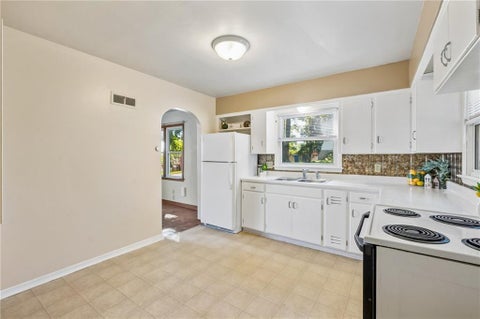 Tiny photo for 1024 Orchard Avenue, Liberty, MO 64068 (MLS # 2645603)