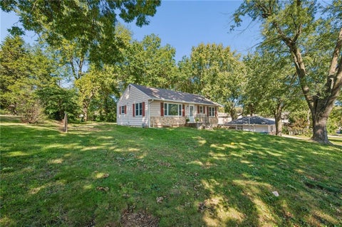 Tiny photo for 1024 Orchard Avenue, Liberty, MO 64068 (MLS # 2645603)