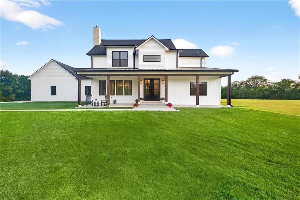 Photo of 21851 179th Street, Tonganoxie, KS 66086 (MLS # 2598641)