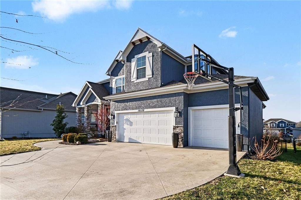 Photo of 16538 S Lichtenauer Drive, Olathe, KS 66062 (MLS # 2598333)