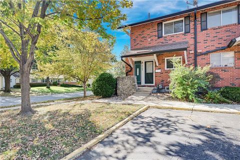 Photo of 5700 W 97th Street, Overland Park, KS 66207 (MLS # 2583293)