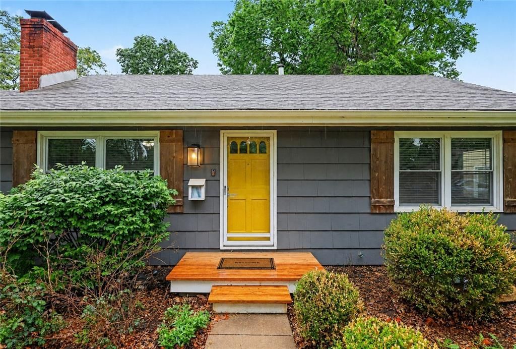 Photo of 5523 Beverly Avenue, Mission, KS 66202 (MLS # 2618686)