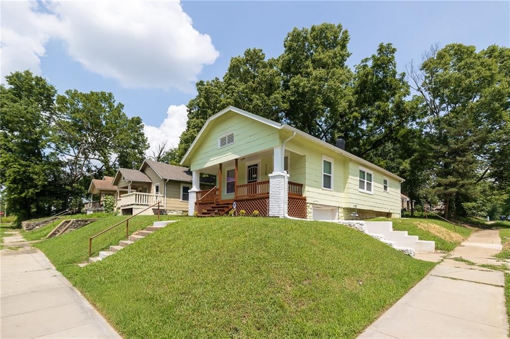 3220 E 68th Street