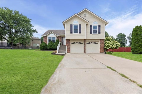 Photo of 4401 SW Hillside Drive, Lees Summit, MO 64082 (MLS # 2633681)