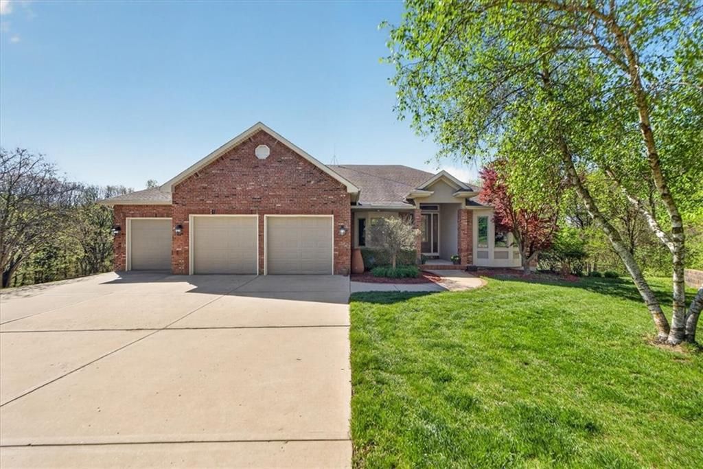 Photo of 8615 NW Baker Road Circle, Kansas City, MO 64153 (MLS # 2614570)