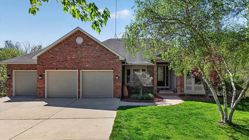 Photo of 8615 NW Baker Road Circle, Kansas City, MO 64153 (MLS # 2614570)