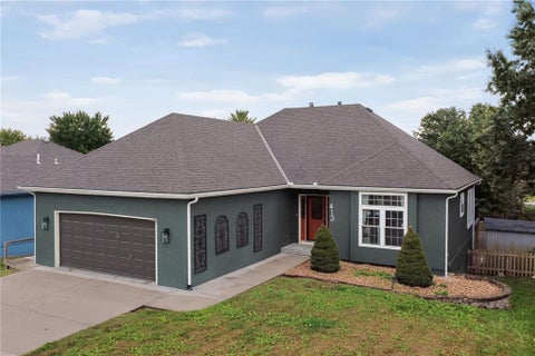 Photo of 413 Shannon Avenue, Smithville, MO 64089 (MLS # 2647906)