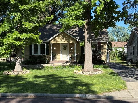 Photo of 7709 Santa Fe Drive, Overland Park, KS 66204 (MLS # 2618866)