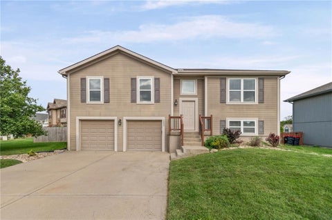 Photo of 1505 Clear Creek Drive, Kearney, MO 64060 (MLS # 2643733)