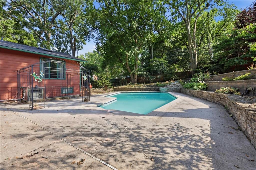 8728 Meadow Lane
