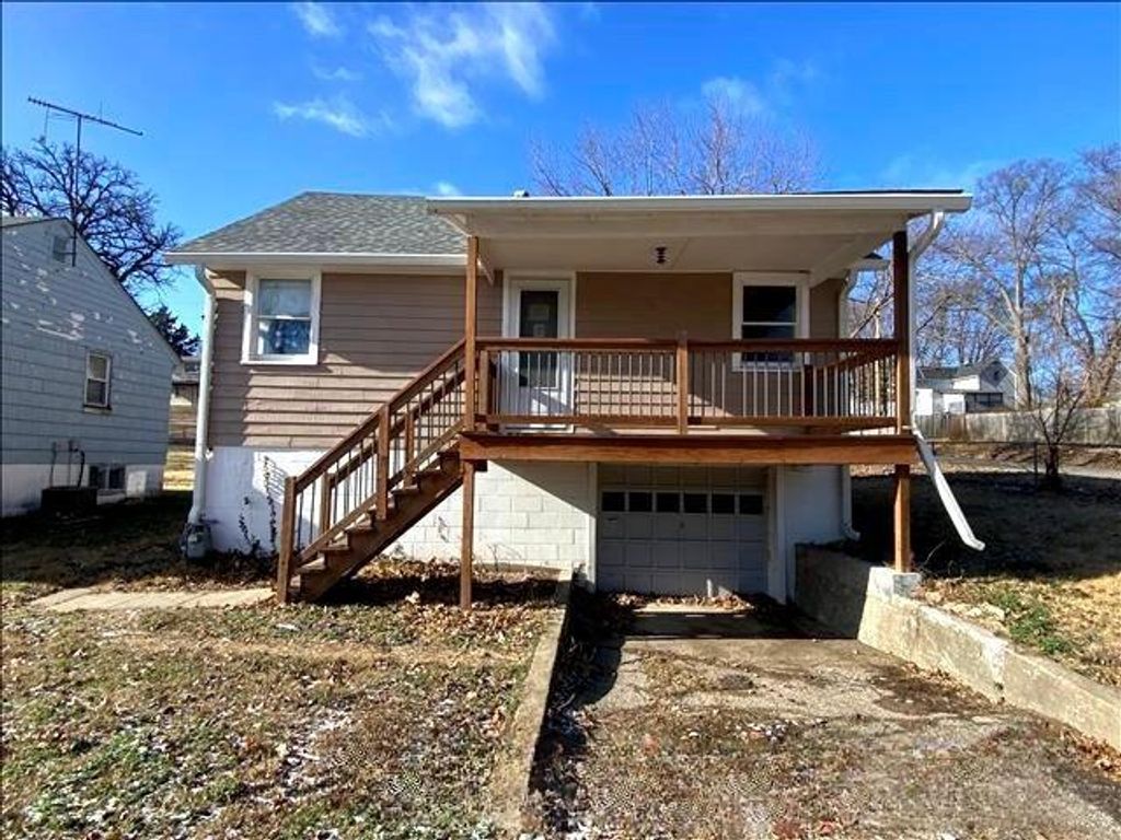 Photo of 1800 ROSE Street, Leavenworth, KS 66048 (MLS # 2598427)