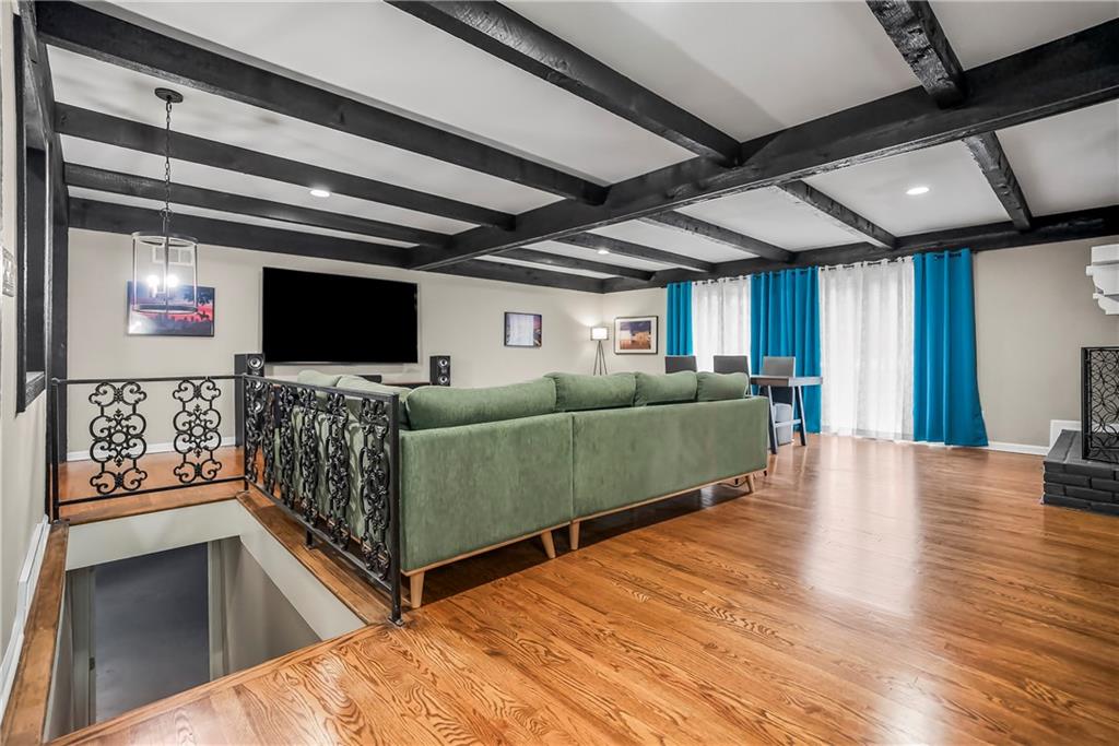 8641 Broadmoor Street