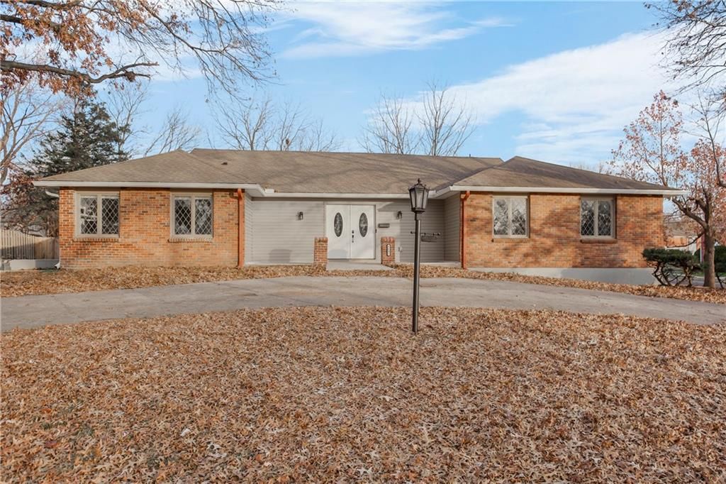 Photo of 8641 Broadmoor Street, Overland Park, KS 66212 (MLS # 2592711)