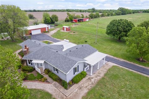Photo of 1504 17000 Road, Parsons, KS 67357 (MLS # 2615400)