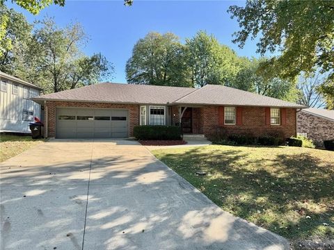 Photo of 316 Jones Avenue, Warrensburg, MO 64093 (MLS # 2581327)