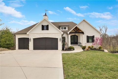 Photo of 336 Thoreau Circle, Lees Summit, MO 64081 (MLS # 2611879)