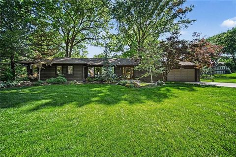 Photo of 8500 Cherokee Lane, Leawood, KS 66206 (MLS # 2616606)