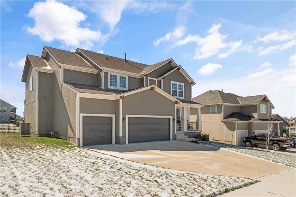 Photo of 23823 W 58th Terrace, Shawnee, KS 66226 (MLS # 2607311)