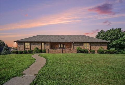 Photo of 1410 Grandview Drive, Warrensburg, MO 64093 (MLS # 2631622)