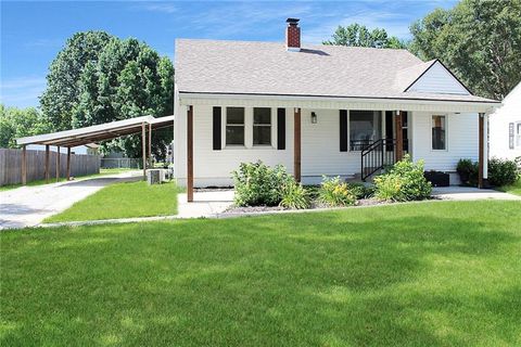 Photo of 603 W 29th Street, Higginsville, MO 64037 (MLS # 2629121)