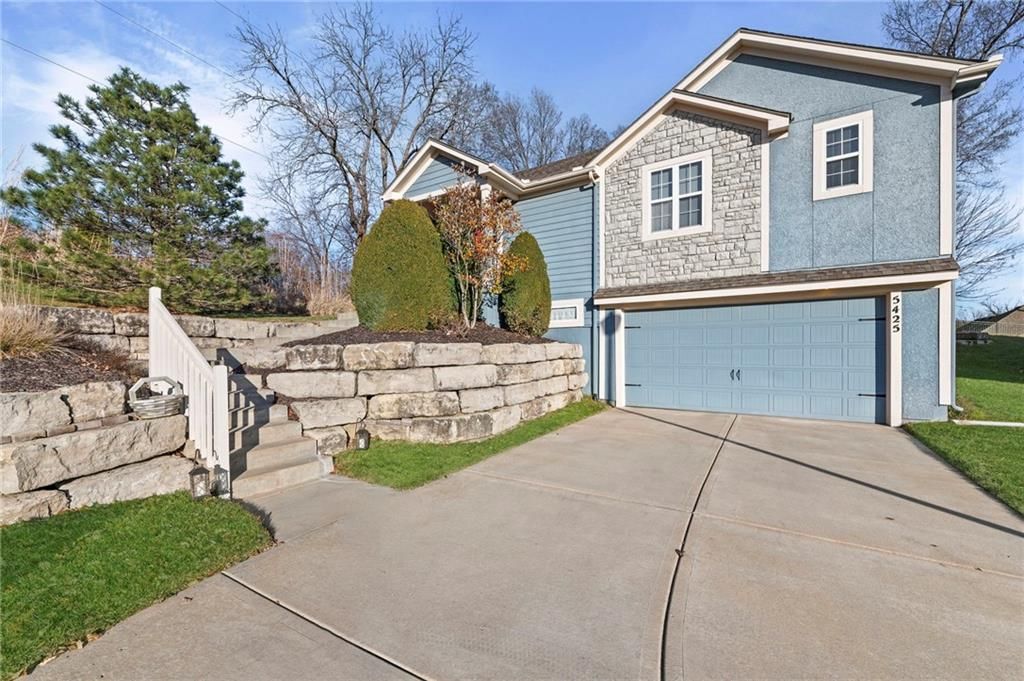 Photo of 5425 N 102nd Street, Kansas City, KS 66109 (MLS # 2592301)