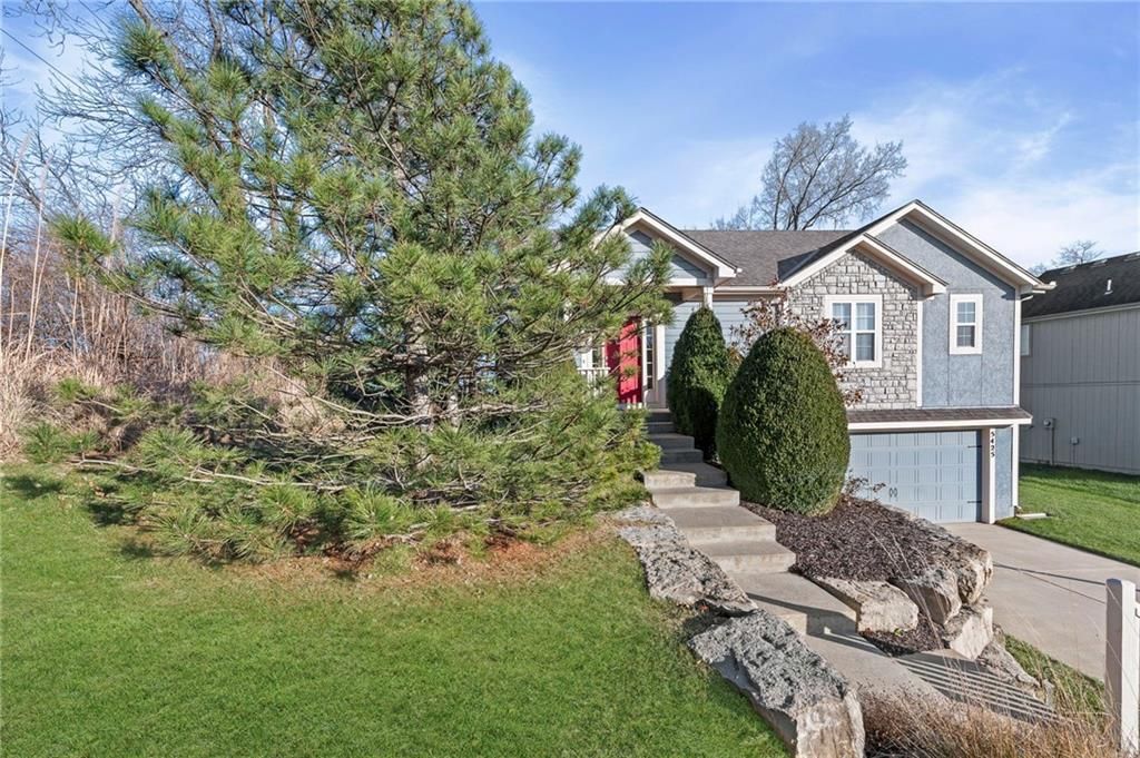 Photo of 5425 N 102nd Street, Kansas City, KS 66109 (MLS # 2592301)