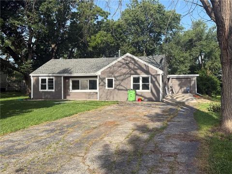 Photo of 1234 S Willow Street, Ottawa, KS 66067 (MLS # 2628882)