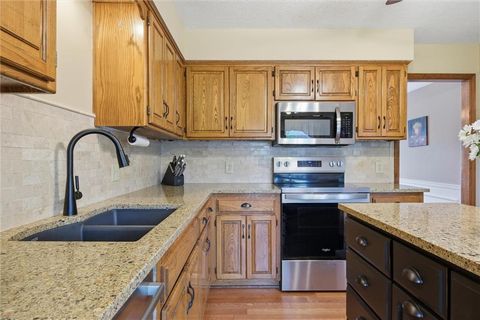 Tiny photo for 1100 Wellington Way, Liberty, MO 64068 (MLS # 2613571)