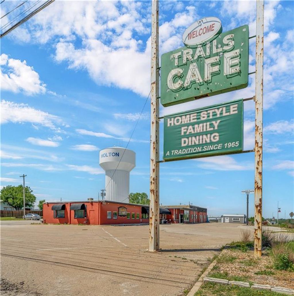 Photo of 601 Arizona Avenue, Holton, KS 66436 (MLS # 2623988)