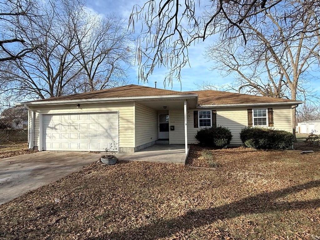Photo of 310 S Forest Street, El Dorado Springs, MO 64744 (MLS # 2592505)